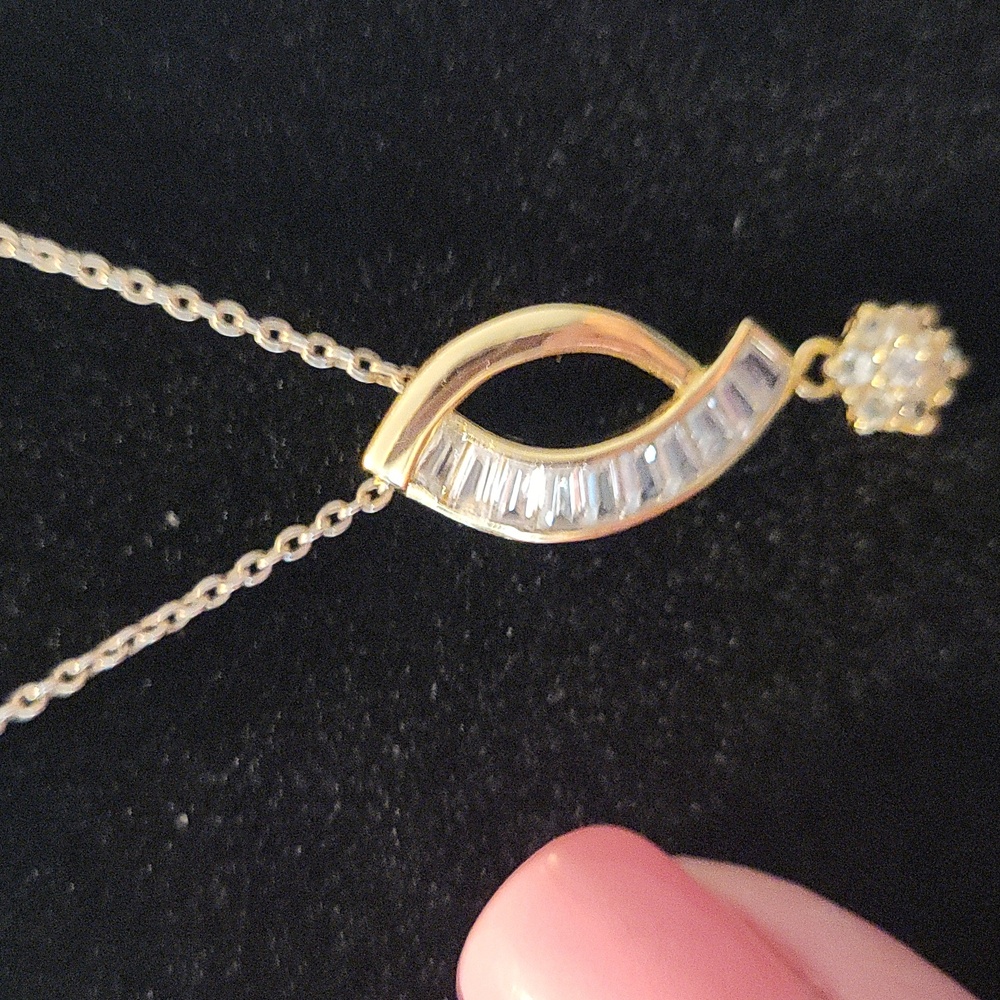 Elegant Gold and Silver Pendant Necklace, Unknown Brand - Picture 3 of 3